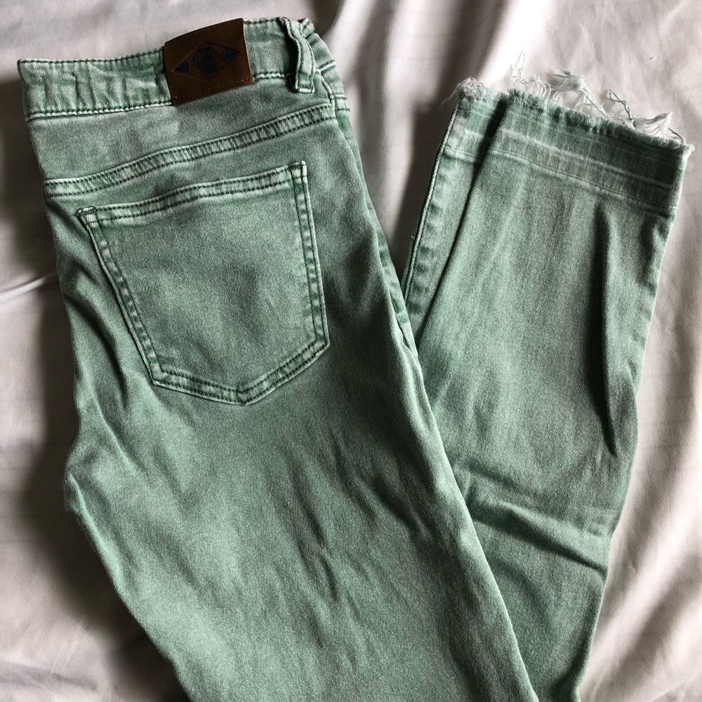 Wild Blue Juniors green skinny jeans - Picture 2 of 6